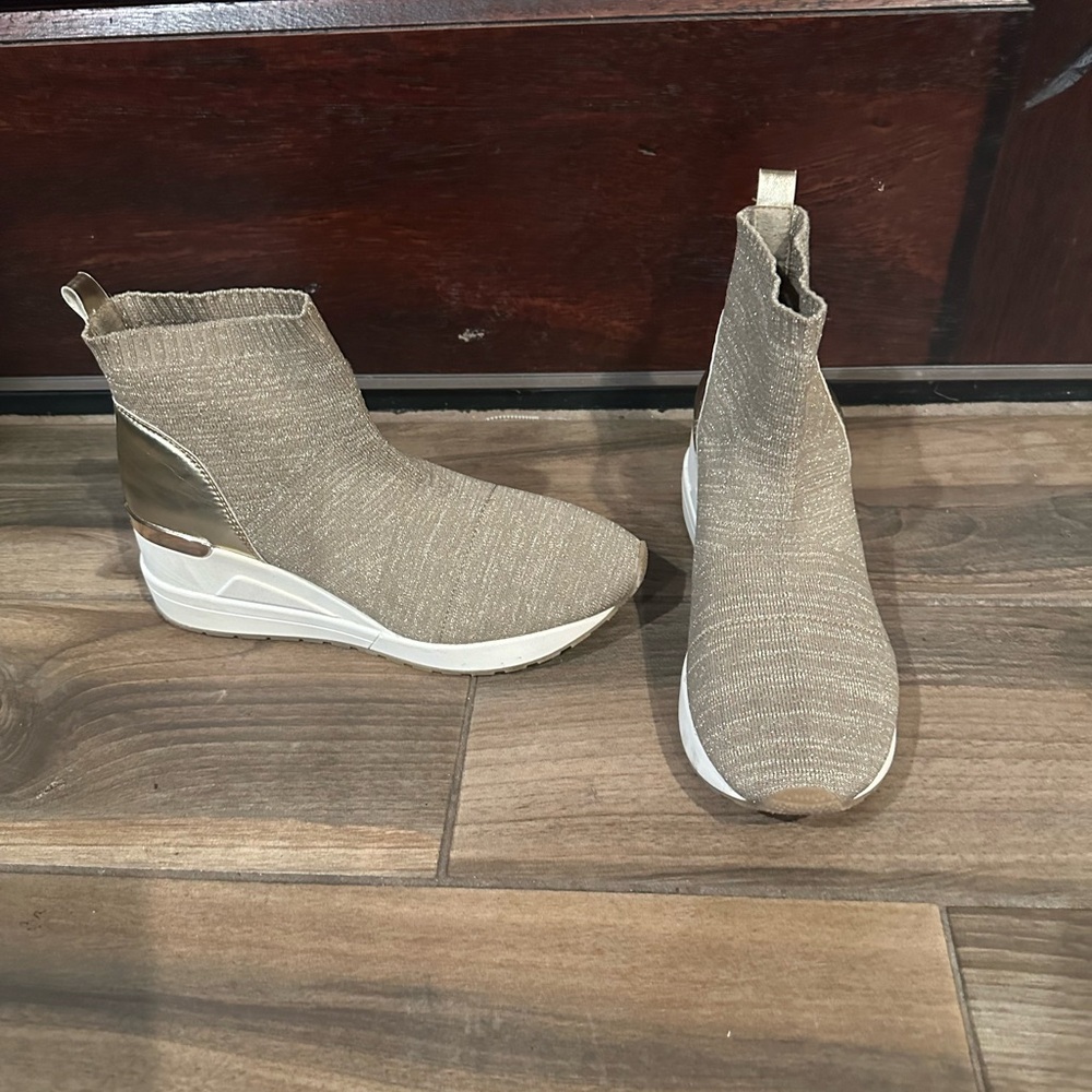 Michael Kors gold sock logo platform sneakers sz.6